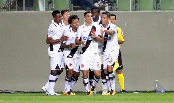 Jogadores puxaram o trem-bala da Colina na comemoração da vitória