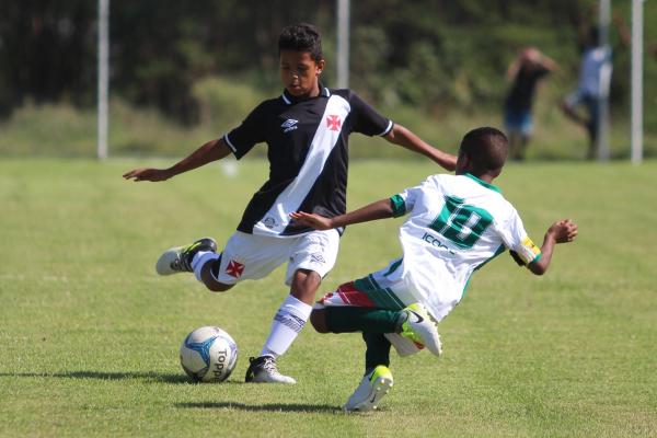 Pedro Henrique aplica lindo drible em marcador da Lusa