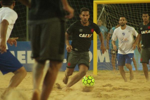 Rafinha marcou dois gols na goleada vascaína