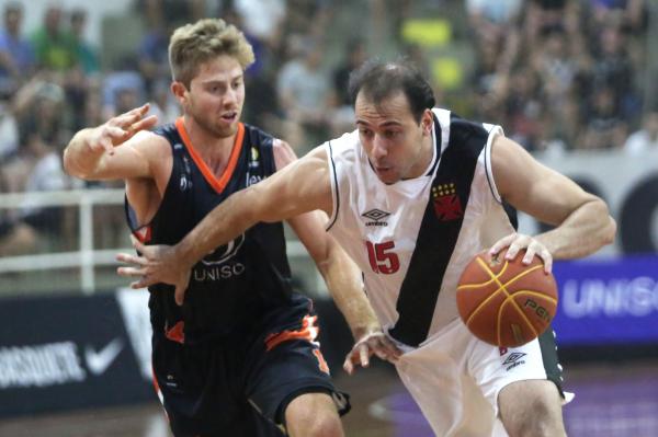 Renato em ação contra a Liga Sorocabana