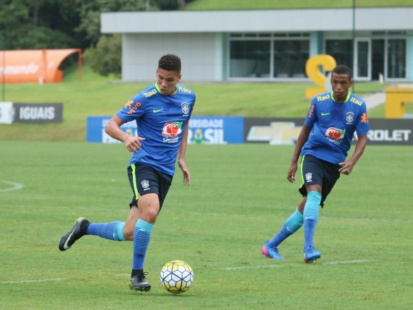 Paulinho no jogo-treino