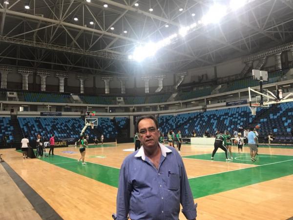 Fernando Lima, dirigente do Vasco, comemora jogo na Arena Carioca 1