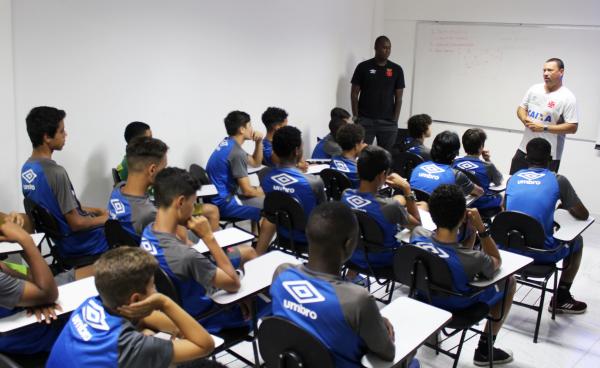 Marcus Alexandre palestou a convite de Thiago Melo, técnico do sub-13