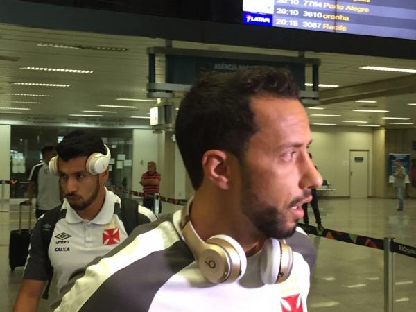 Nenê mostra chateação com derrota do Vasco