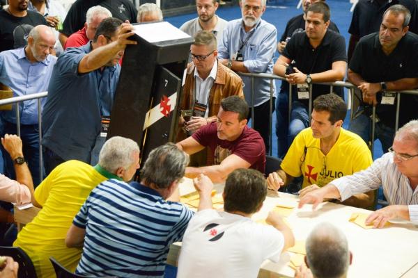 Votos da urna 7 foram suspensos e eleição do Vasco está sub judice