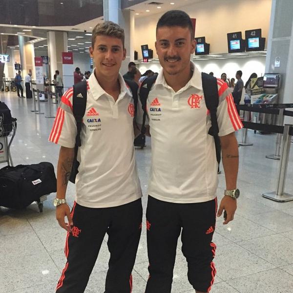 Nathan ao lado de Matheus Sávio; dupla atuou junto na base do Flamengo