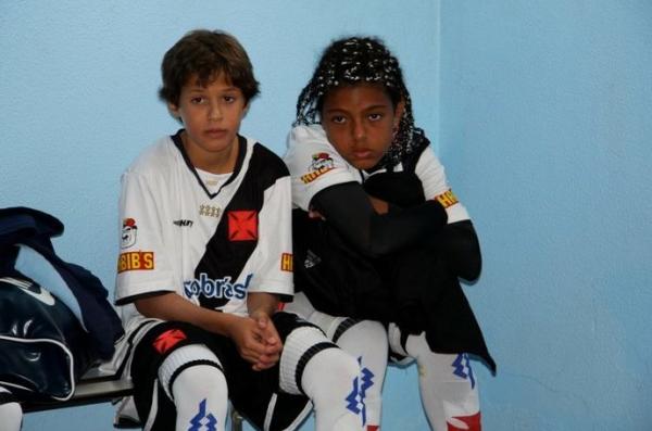 Mateus Vital e Evander juntos no vestiário antes de partida importante na base