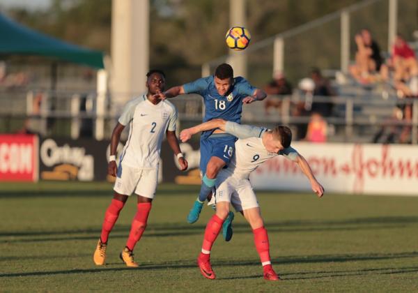 Gabriel Borsatto, camisa 18, contra a Inglaterra