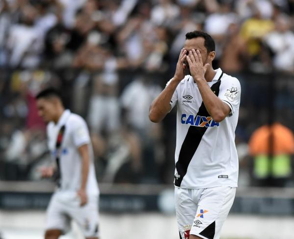 Nenê lamenta o pênalti perdido na partida contra a Ponte