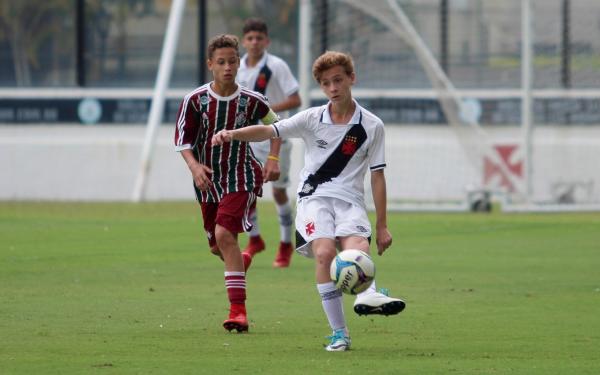 Pedro Kallut em ação no clássico contra o Fluminense