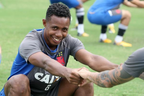 Fator salarial complica permanência de Wellington