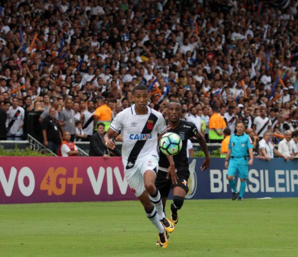 Madson em ação contra a Ponte Preta na Colina