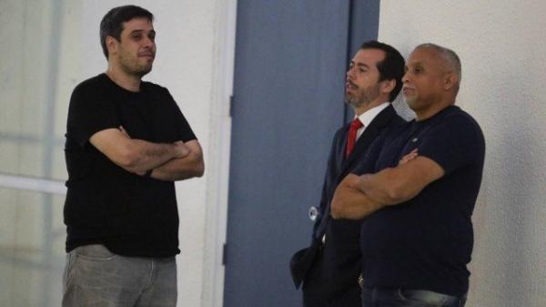 Tubarão (primeiro da direita para esquerda) estava foragido