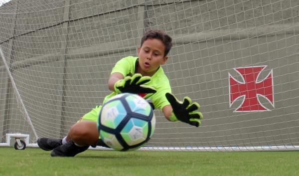 Victor Costa é o camisa 1 da equipe sub-10 do Vasco da Gama