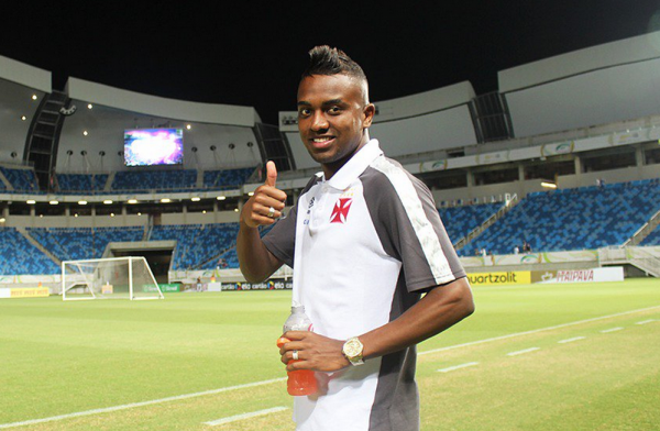 Kelvin vai ficar mais um ano no Vasco