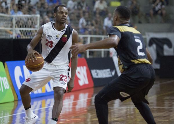 Nezinho analisa a jogada contra o Campo Mourão