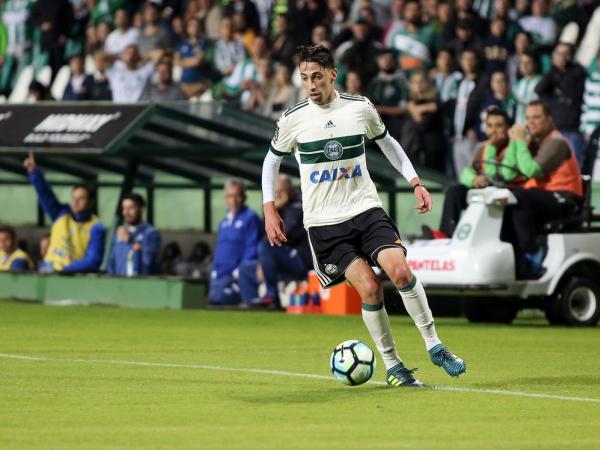 Rildo em ação pelo Coritiba