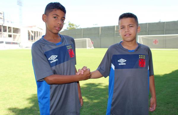 Riquelme e Caio admiram jogadores revelados em São Januário