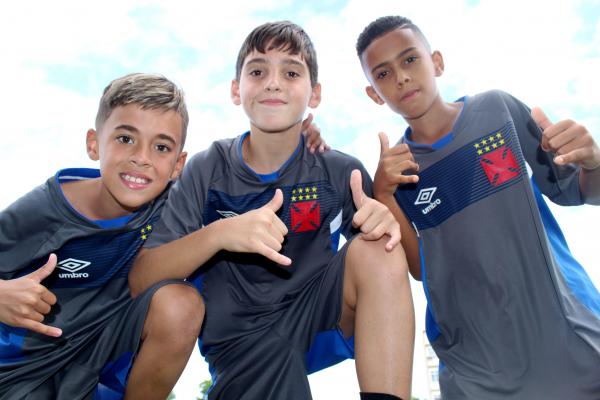 Johnny, Jorginho e Léo se divertiram durante entrevista