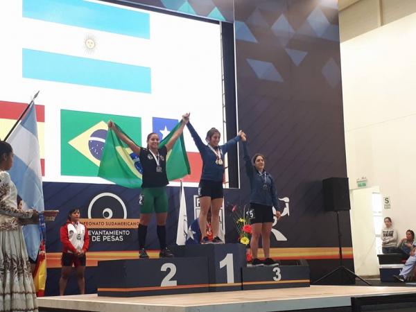 Amanda Souza no Sul-Americano de base no Peru