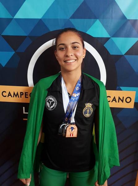 Amanda Souza no Sul-Americano de base no Peru
