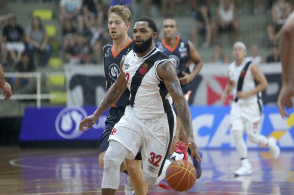 Jackson é um dos poucos remanescentes do Vasco em relação à temporada passada