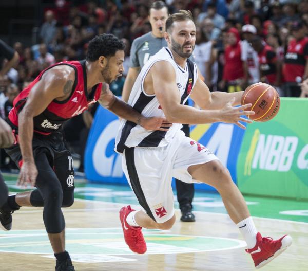 Bruninho infernizou defesa do Flamengo no terceiro período