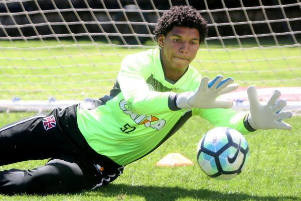 Hedhe Halls, goleiro do júnior