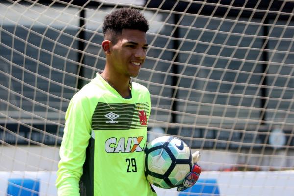 João Victor, goleiro do juvenil