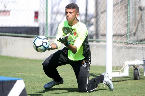 Cadu, goleiro do infantil