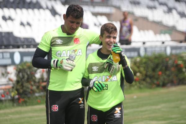 João Lecce, goleiro do mirim