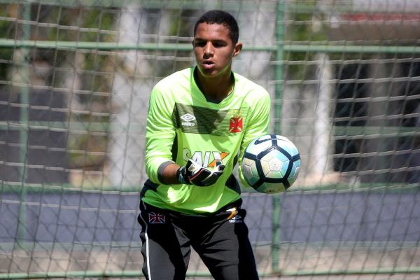 Patrick, goleiro do infantil