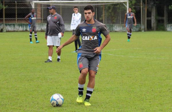 Dudu conduz a bola no derradeiro treino antes da decisão