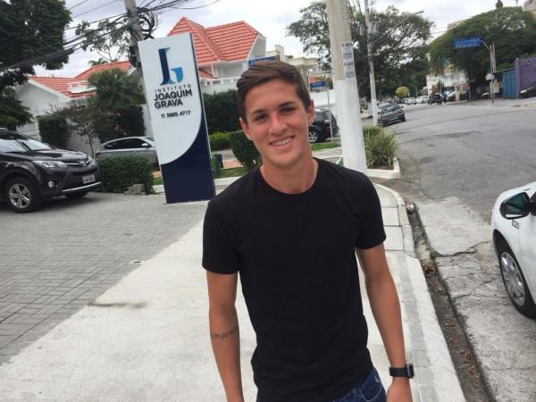 Mateus Vital, em clínica de SP, fazendo exames pelo Corinthians