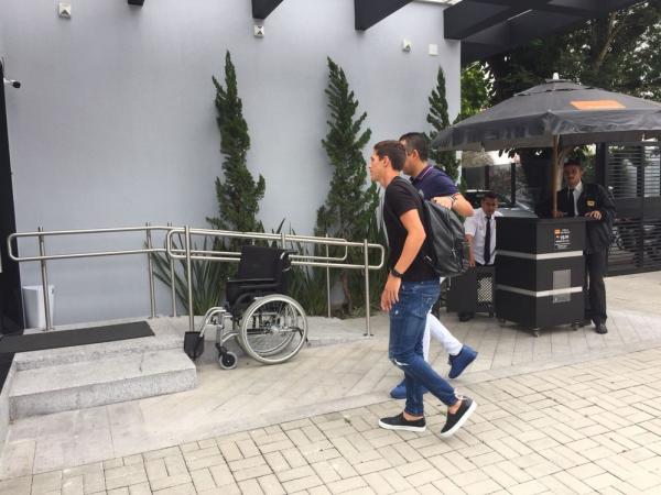 Mateus Vital, em clínica de SP