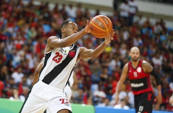 Peça-chave do Vasco, Nezinho acredita na classificação do time