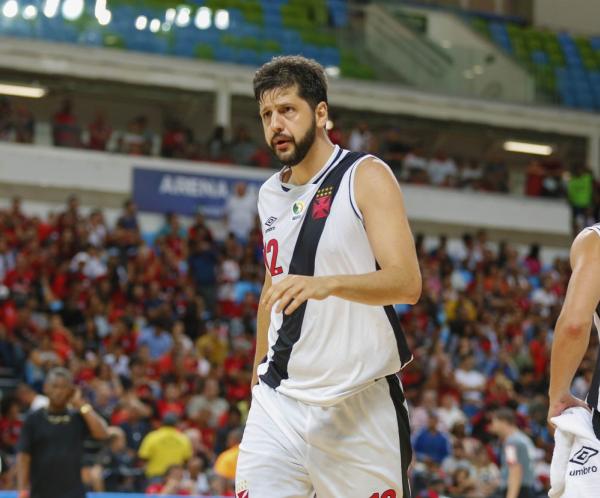 Guilherme Giovannoni foca no jogo