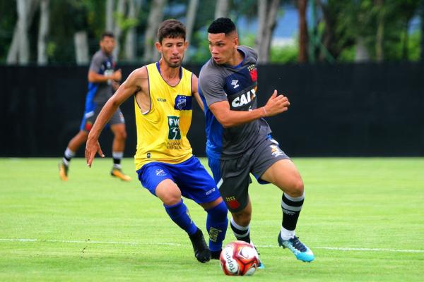 Jovem Paulinho deu trabalho para a defesa adversária
