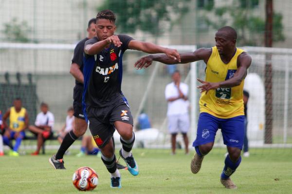 Evander em ação diante do São Mateus (ES)
