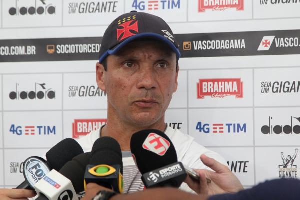 Zé Ricardo conversou com a imprensa no CT Vargem Grande