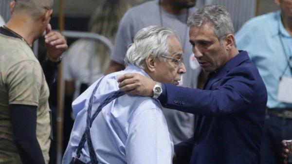 Eurico Miranda e Alexandre Campello conversam durante eleição do Vasco em novembro passado