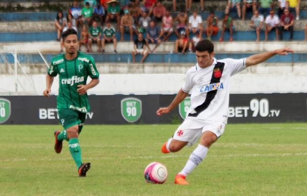 Dudu em ação diante do Palmeiras