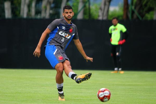 Ricardo fará sua estreia pela equipe profissional 