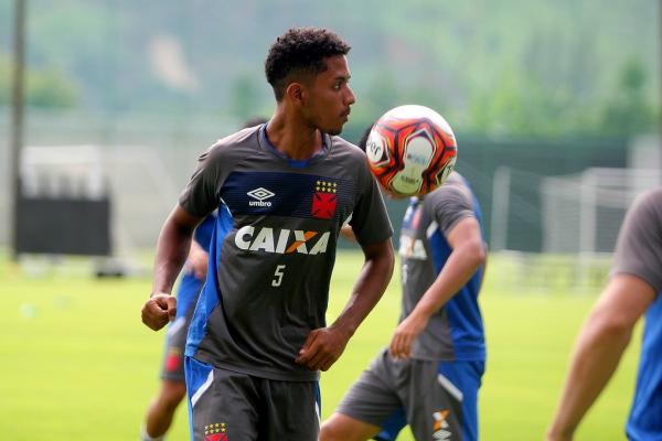 Miranda durante atividades no CT Vargem Grande