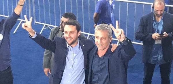 Brant e Campello ainda como aliados comemorando vitória entre os sócios