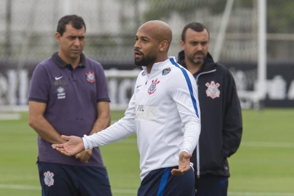 Fellipe Bastos é um dos jogadores que deve deixar o Corinthians