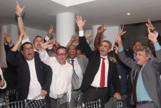 GRUPO DE ALEXANDRE CAMPELLO FESTEJA A VITÓRIA DO NOVO PRESIDENTE