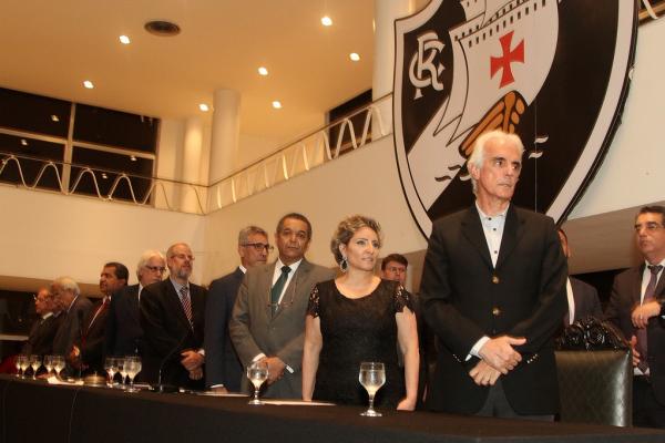 Cerimônia foi aberta com a execução dos hinos do Brasil, de Portugal e do Vasco