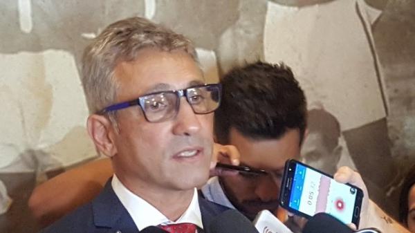 Alexandre Campello em coletiva após sua posse