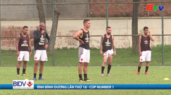 Jogadores do Expressinho treinando no Vietnã